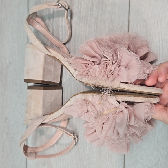 Avec Les Filles Women Elegant Pink Ruffle Heeled Sandals Shoes Sz 5M - Picture 8 of 12